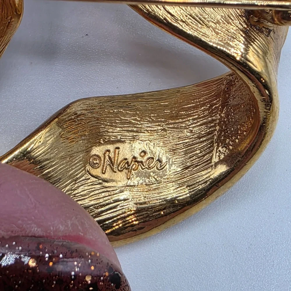 Napier Signed Gold Tone Modernist‎ Ribbon Twist Brooch Vintage Sculptural Pin